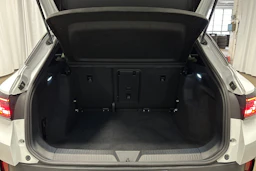 valkoinen Volkswagen ID.4 2022 kuva 11.