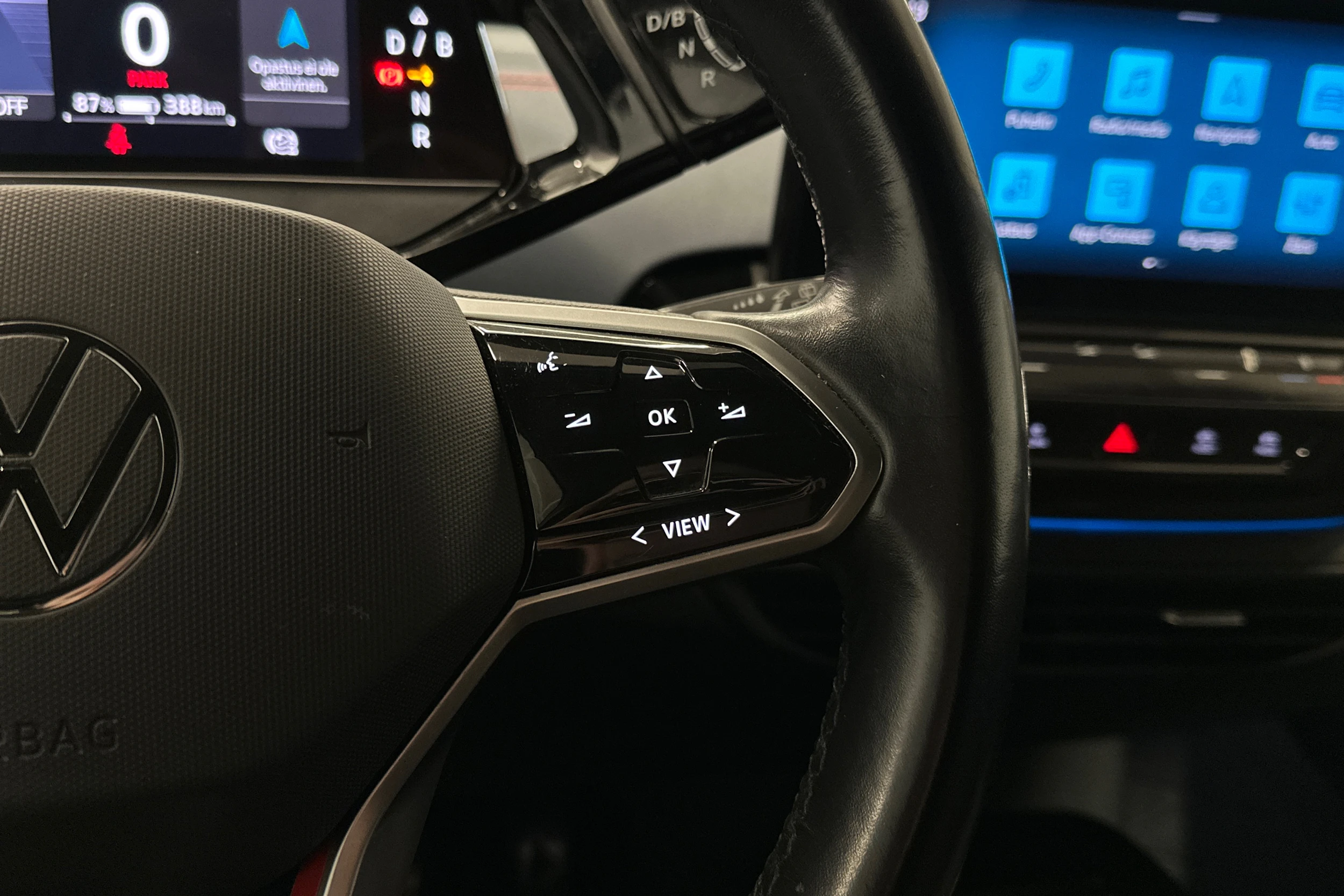 valkoinen Volkswagen ID.4 2022 kuva 15.