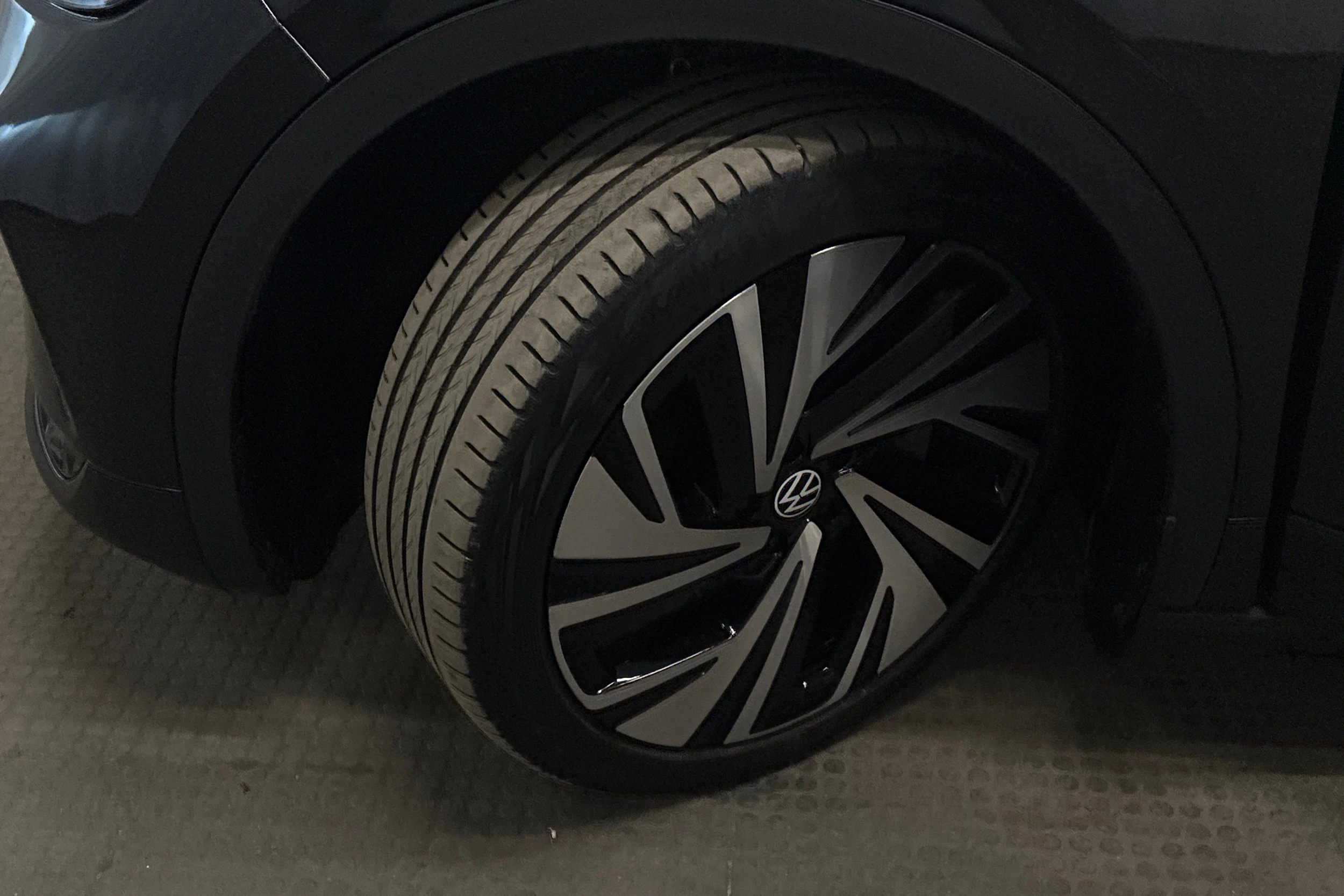 harmaa Volkswagen ID.4 2022 kuva 10.