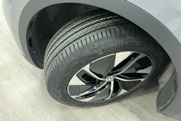harmaa Volkswagen ID.4 2022 kuva 13.