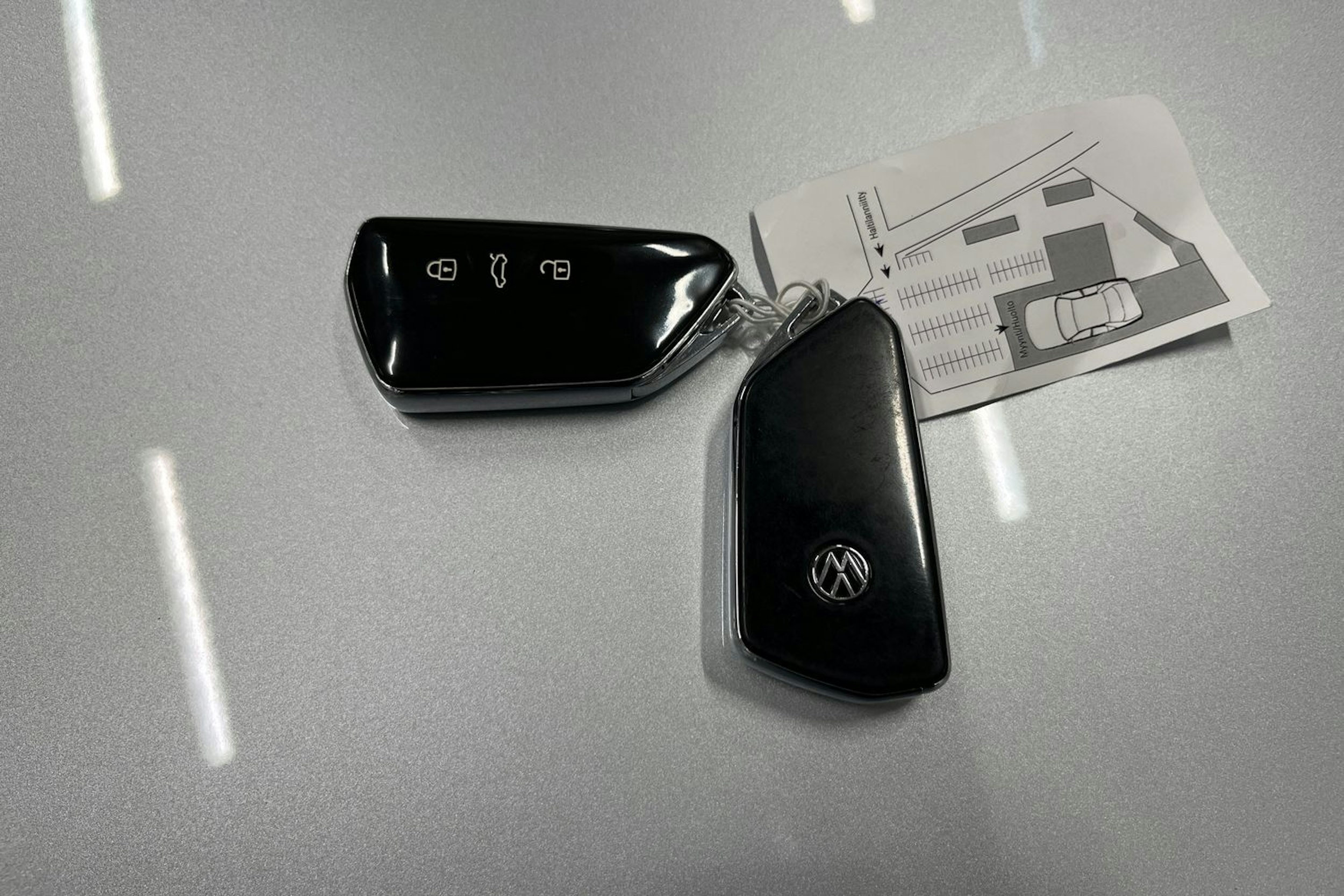 harmaa Volkswagen ID.4 2022 kuva 18.