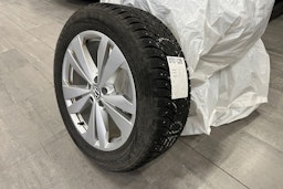 harmaa Volkswagen ID.4 2022 kuva 20.