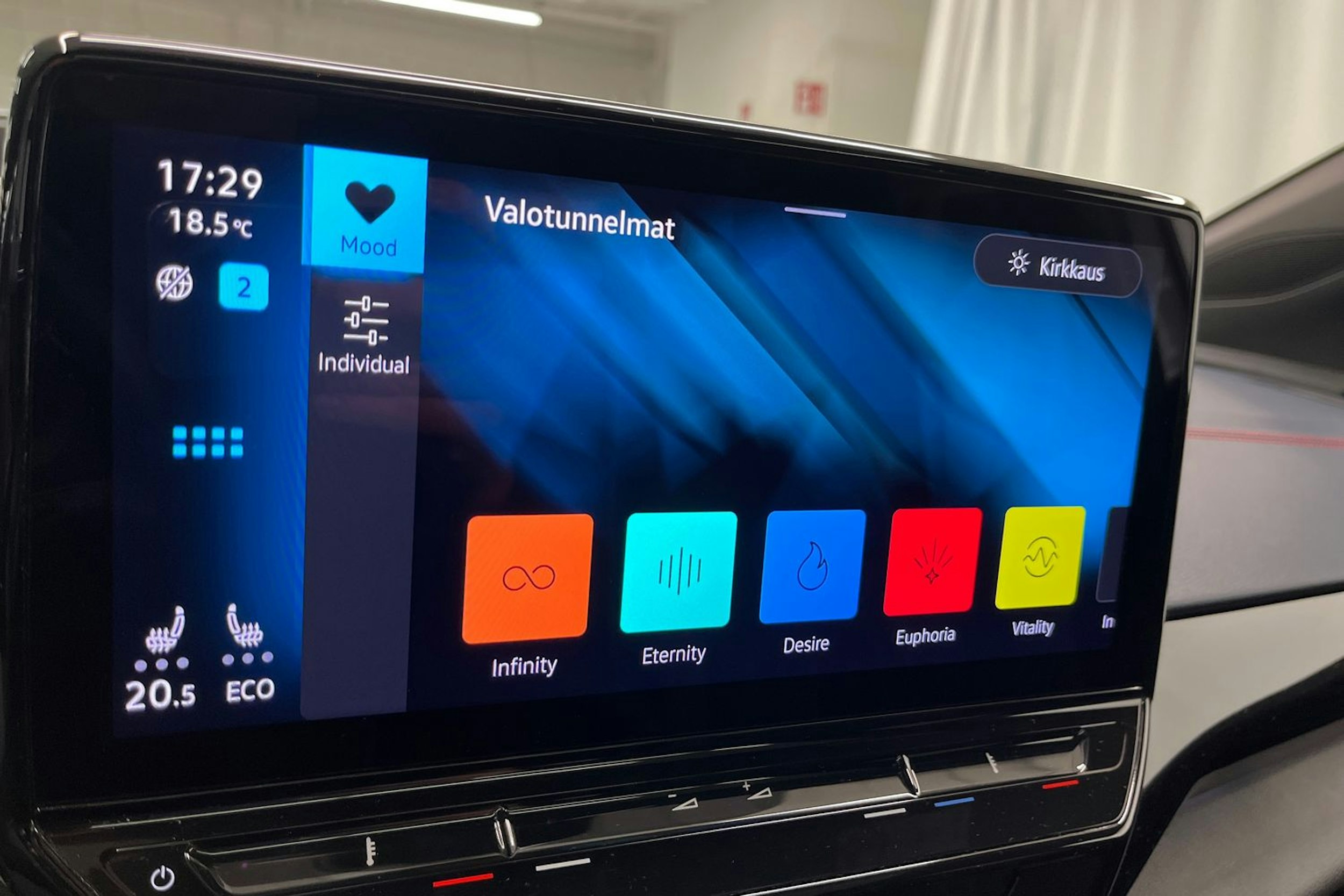 hopea Volkswagen ID.4 2022 kuva 16.