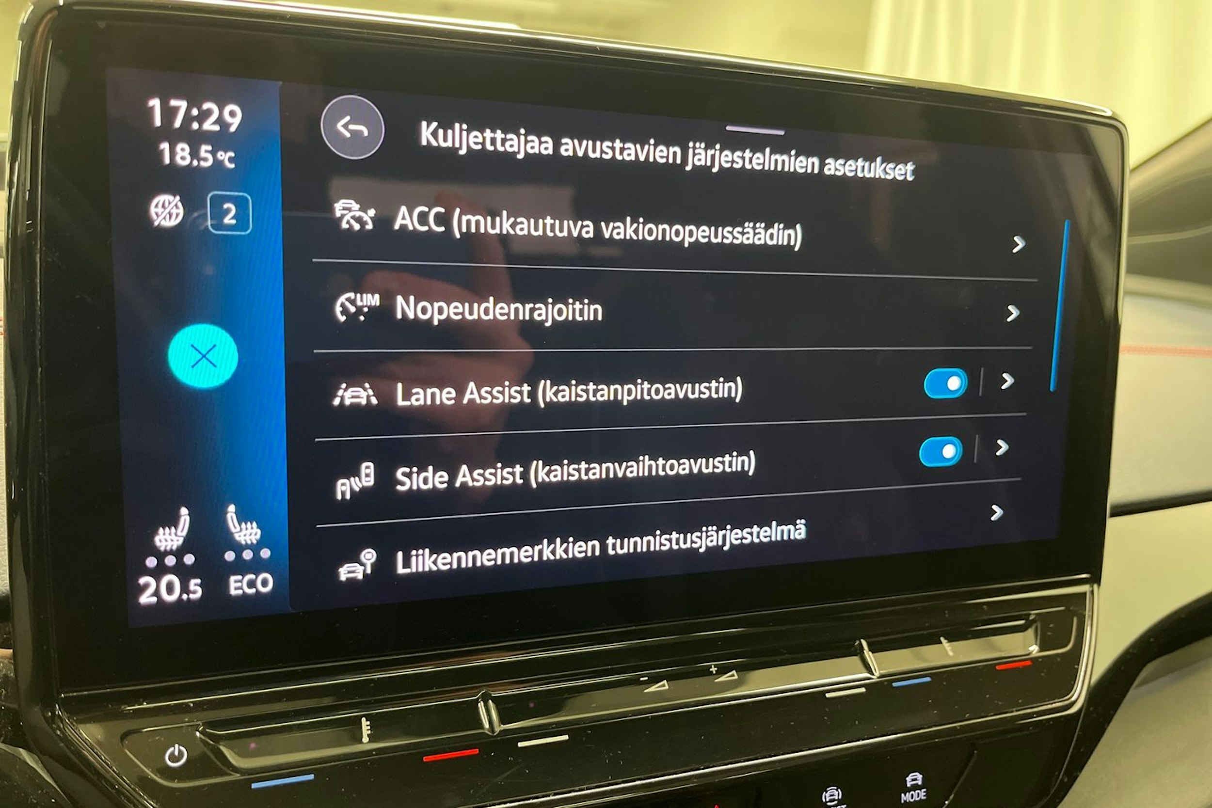 hopea Volkswagen ID.4 2022 kuva 17.