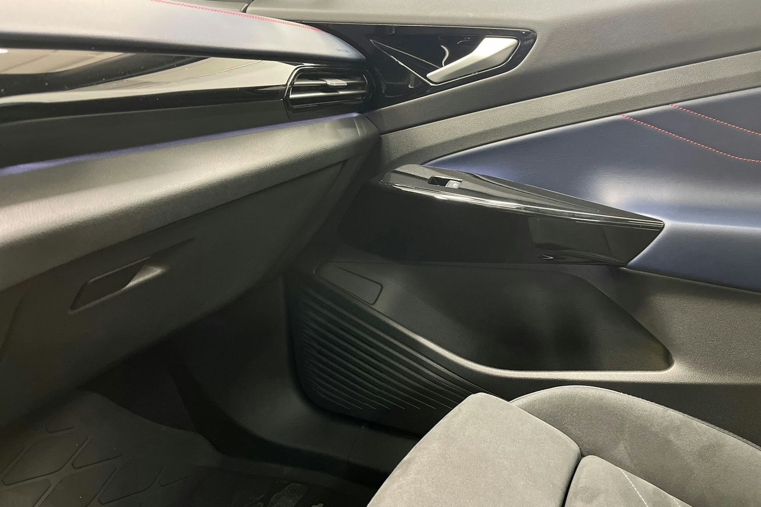 hopea Volkswagen ID.4 2022 kuva 19.