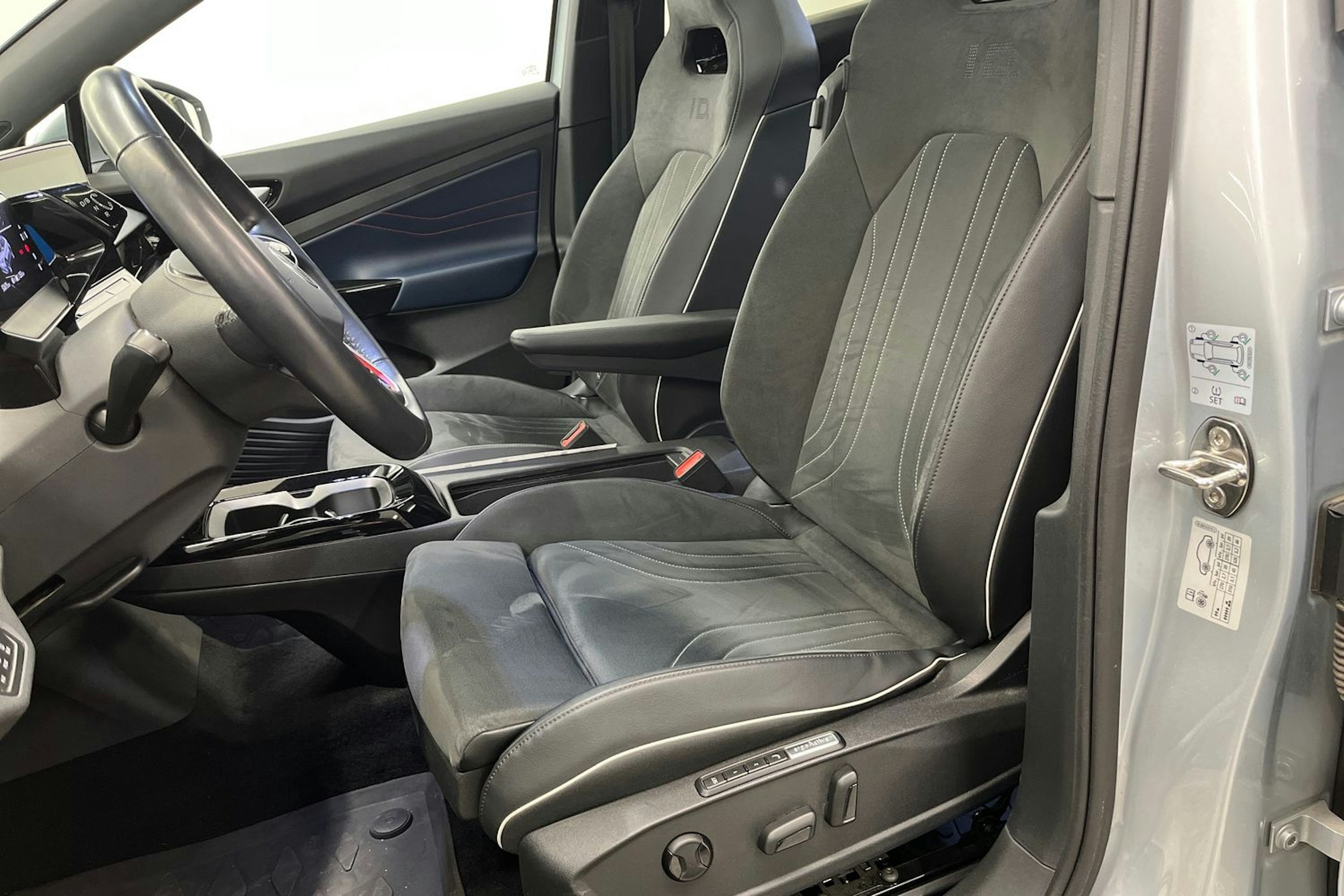 hopea Volkswagen ID.4 2022 kuva 20.