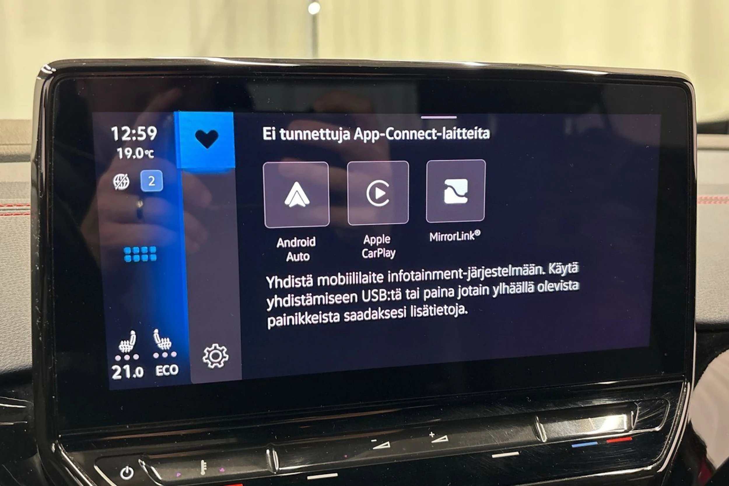 punainen Volkswagen ID.4 2022 kuva 20.