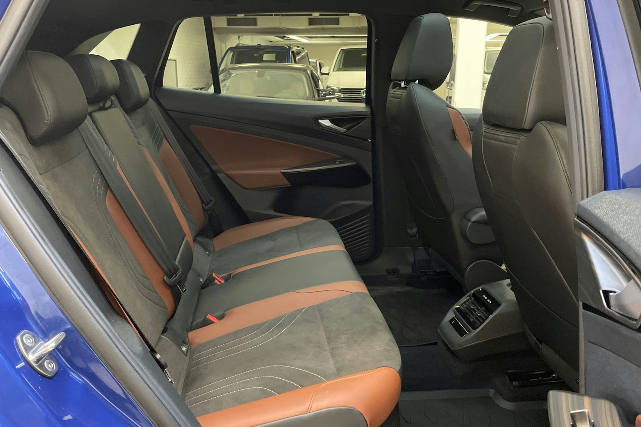 sininen Volkswagen ID.4 2022 kuva 13.