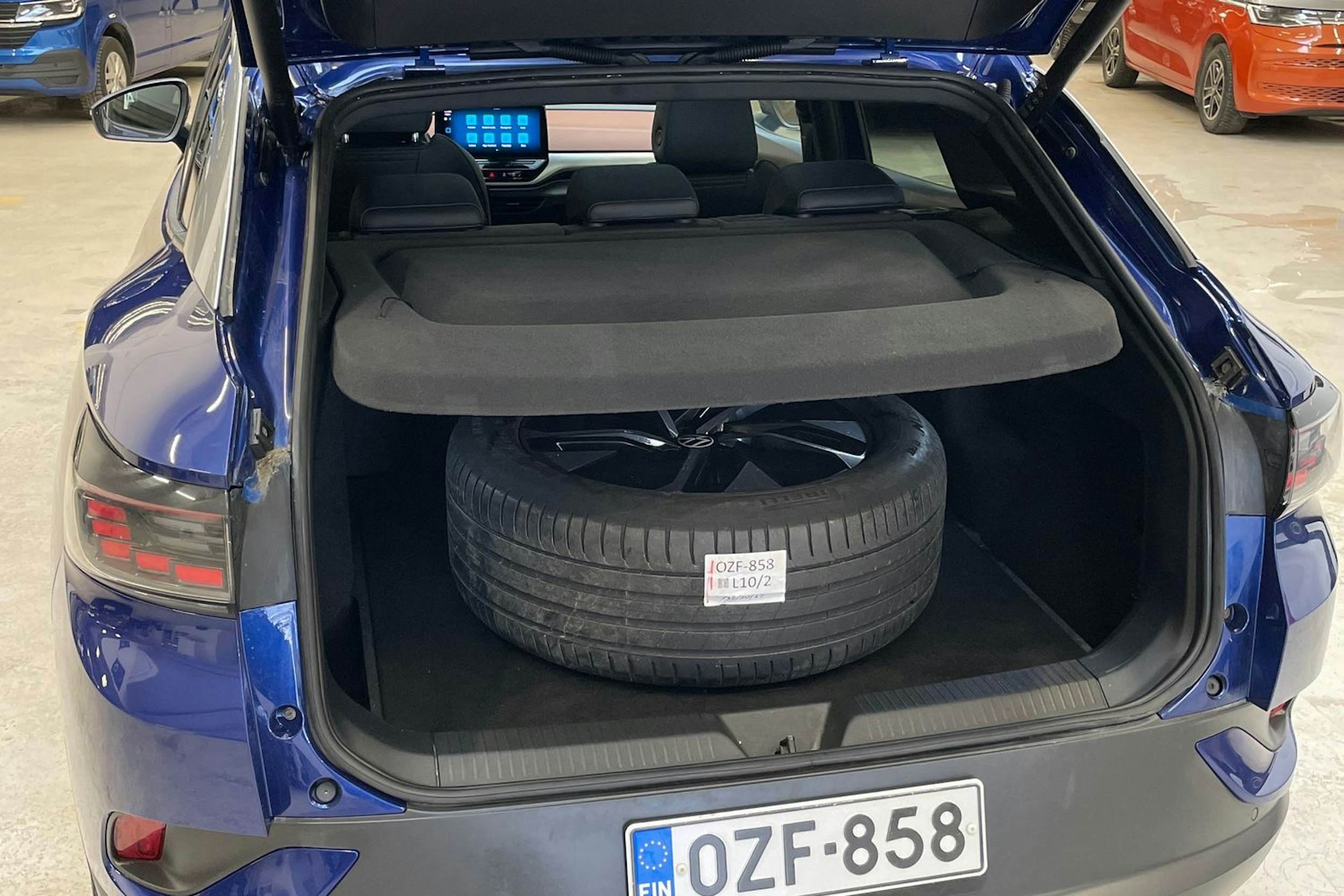 sininen Volkswagen ID.4 2022 kuva 16.