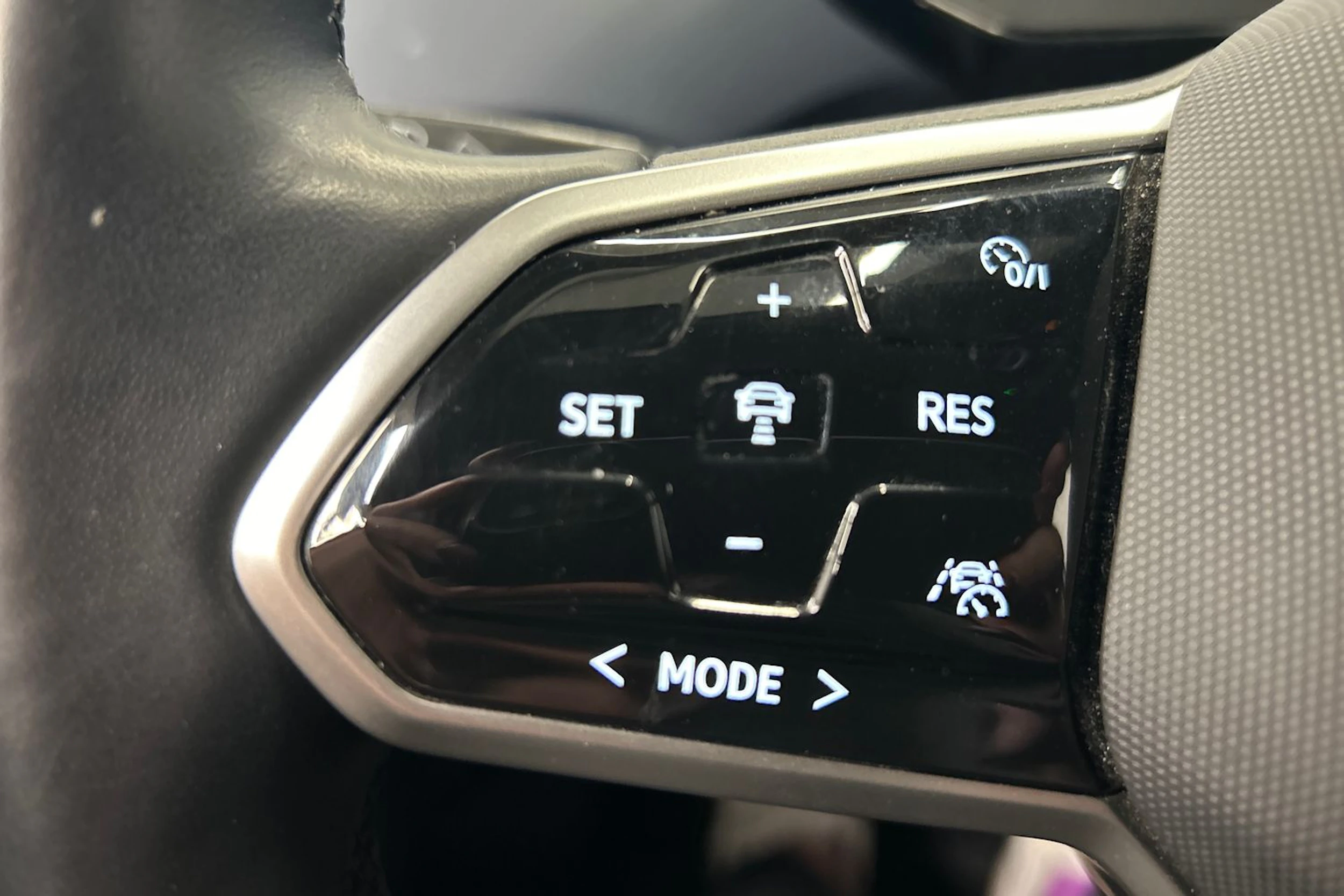 hopea Volkswagen ID.4 2022 kuva 16.