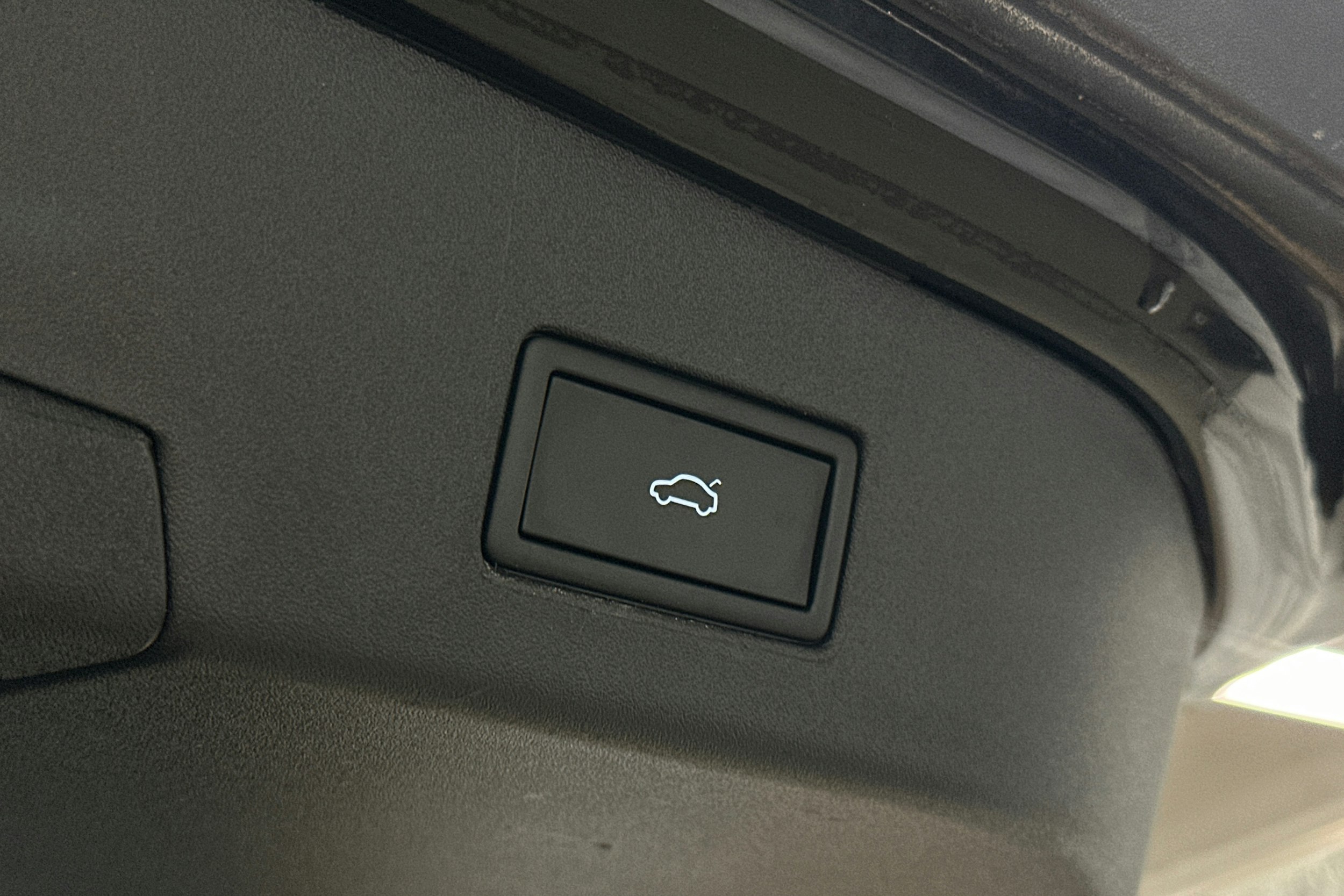 musta Volkswagen ID.4 2022 kuva 12.