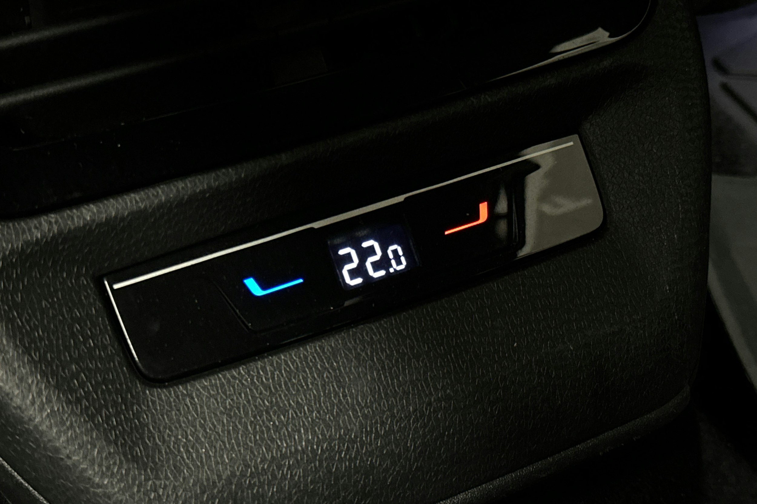 musta Volkswagen ID.4 2022 kuva 14.