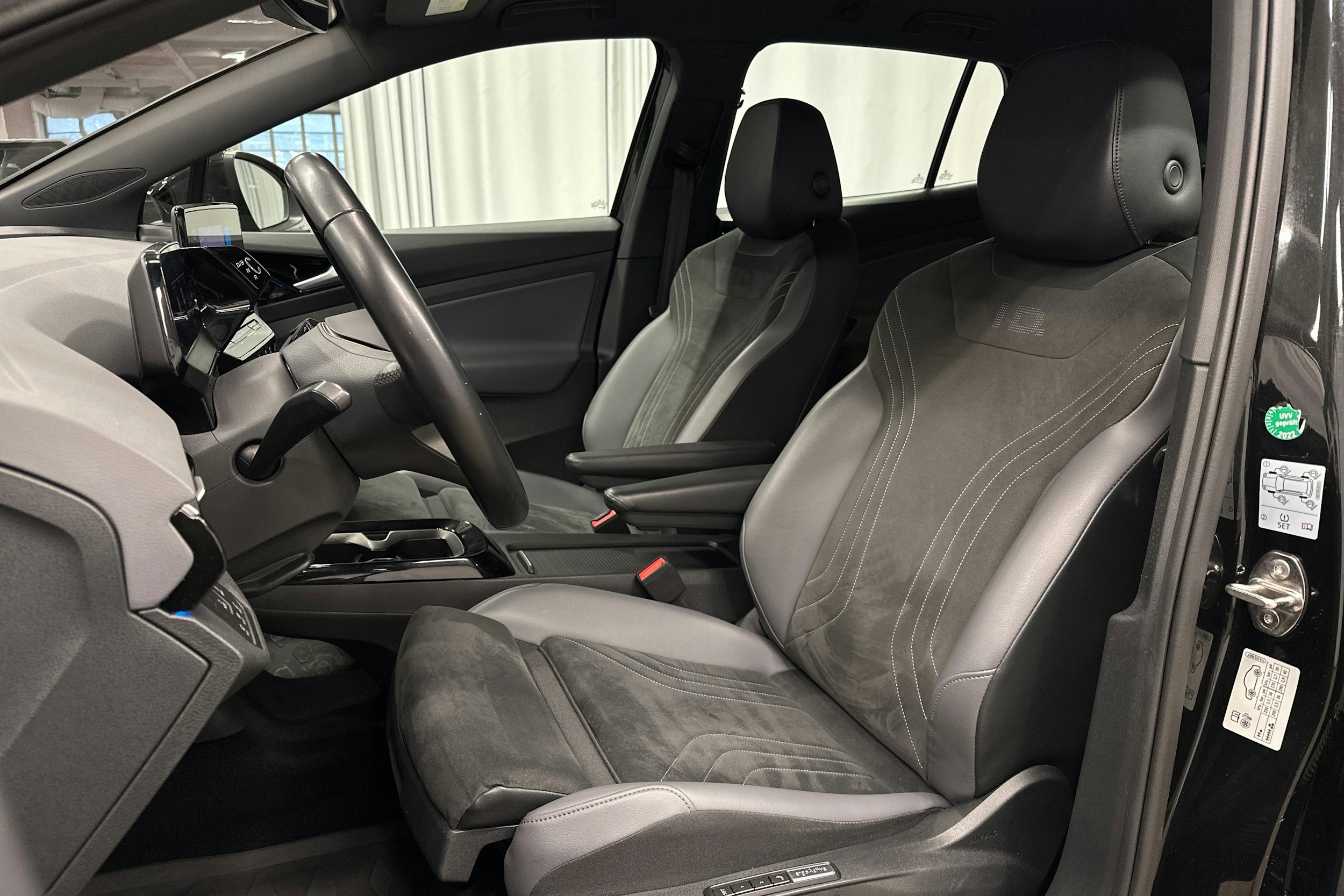 musta Volkswagen ID.4 2022 kuva 15.