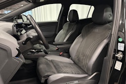 musta Volkswagen ID.4 2022 kuva 15.