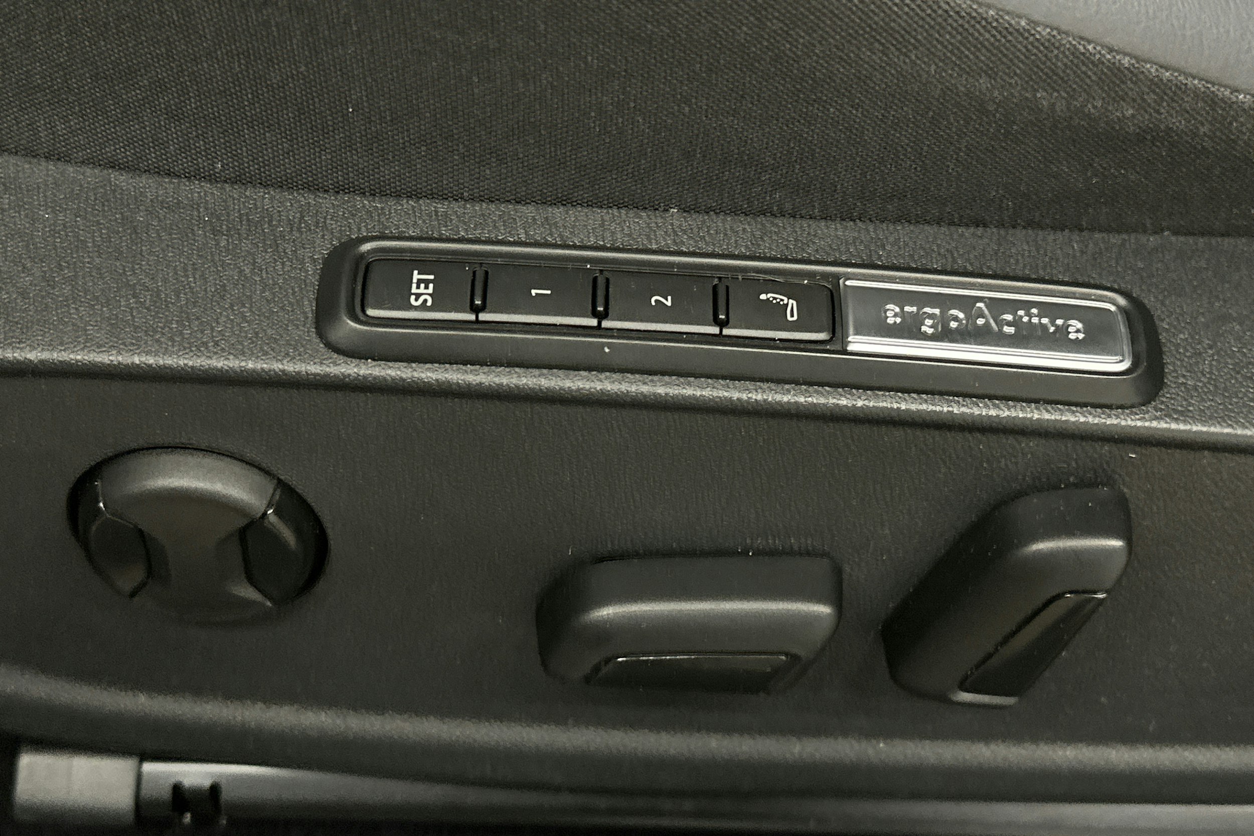 musta Volkswagen ID.4 2022 kuva 16.