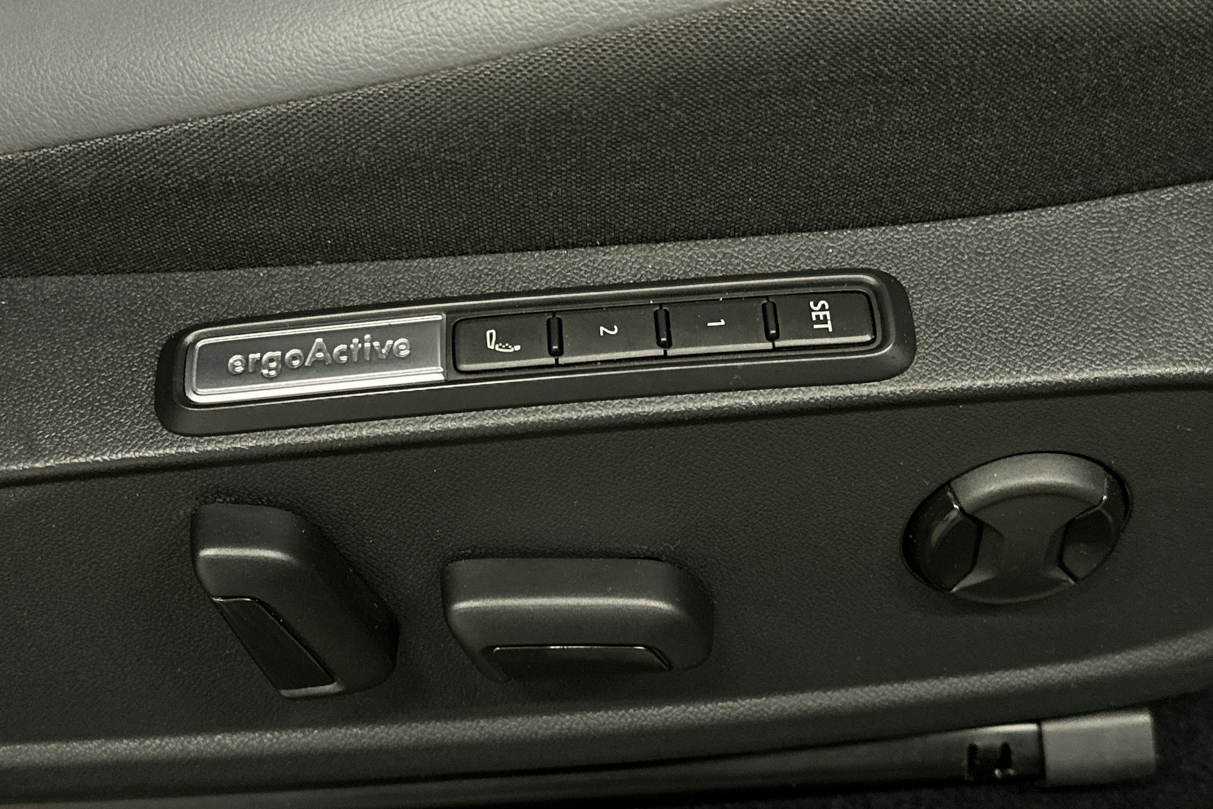 musta Volkswagen ID.4 2022 kuva 17.