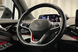 valkoinen Volkswagen ID.4 2023 kuva 18.