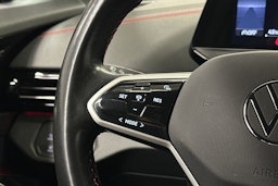 valkoinen Volkswagen ID.4 2023 kuva 19.