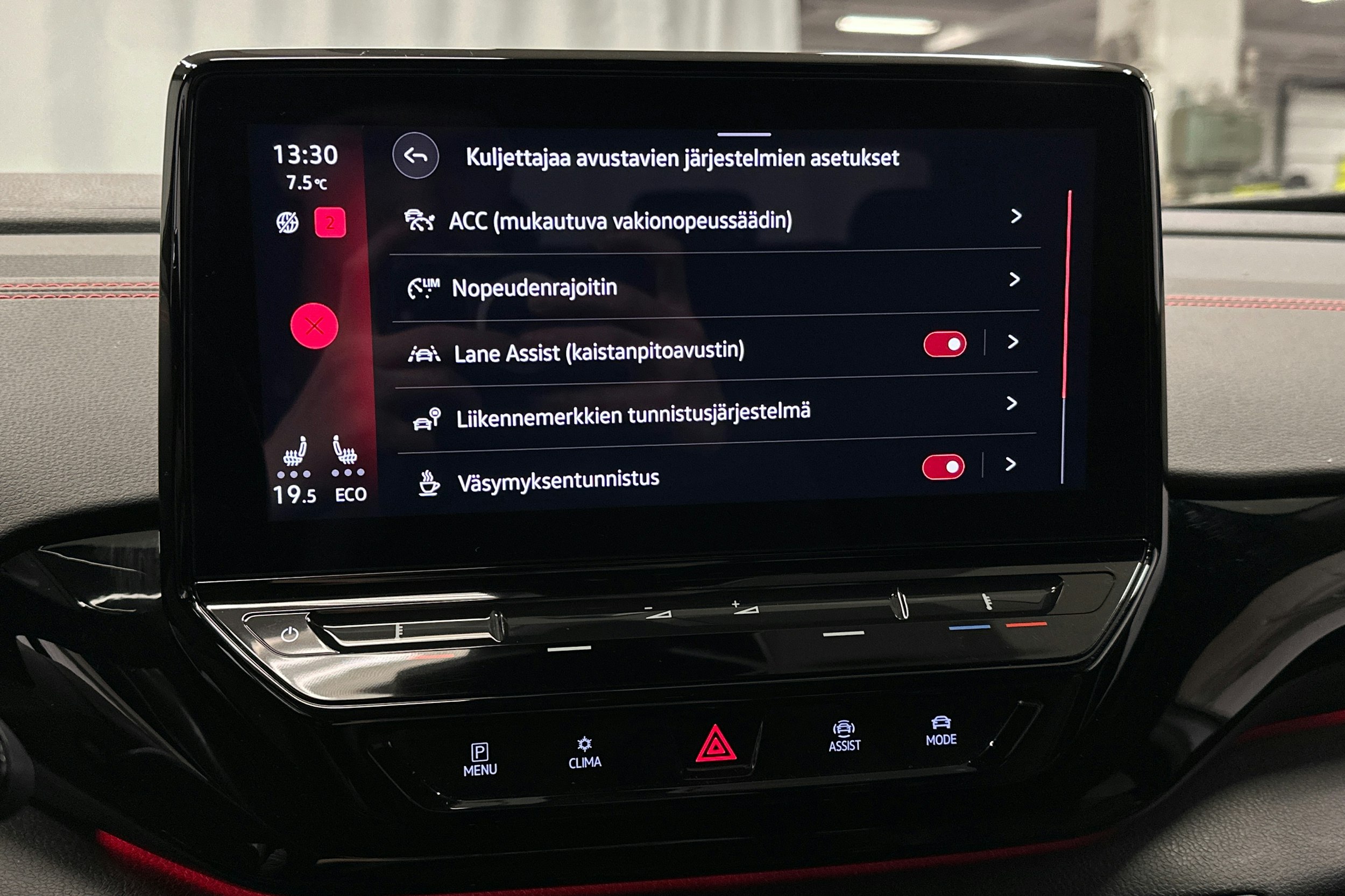 valkoinen Volkswagen ID.4 2023 kuva 26.