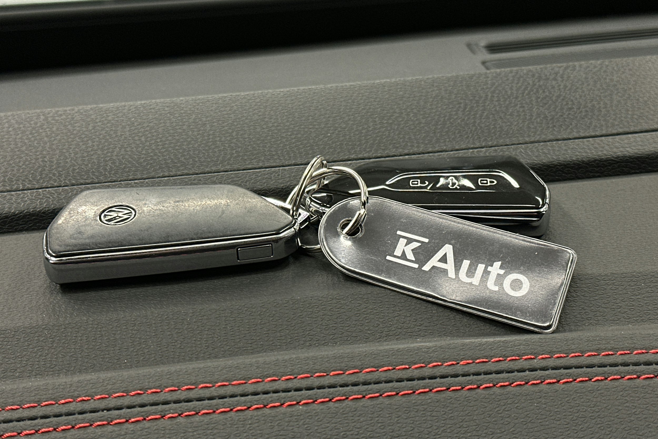 valkoinen Volkswagen ID.4 2023 kuva 30.