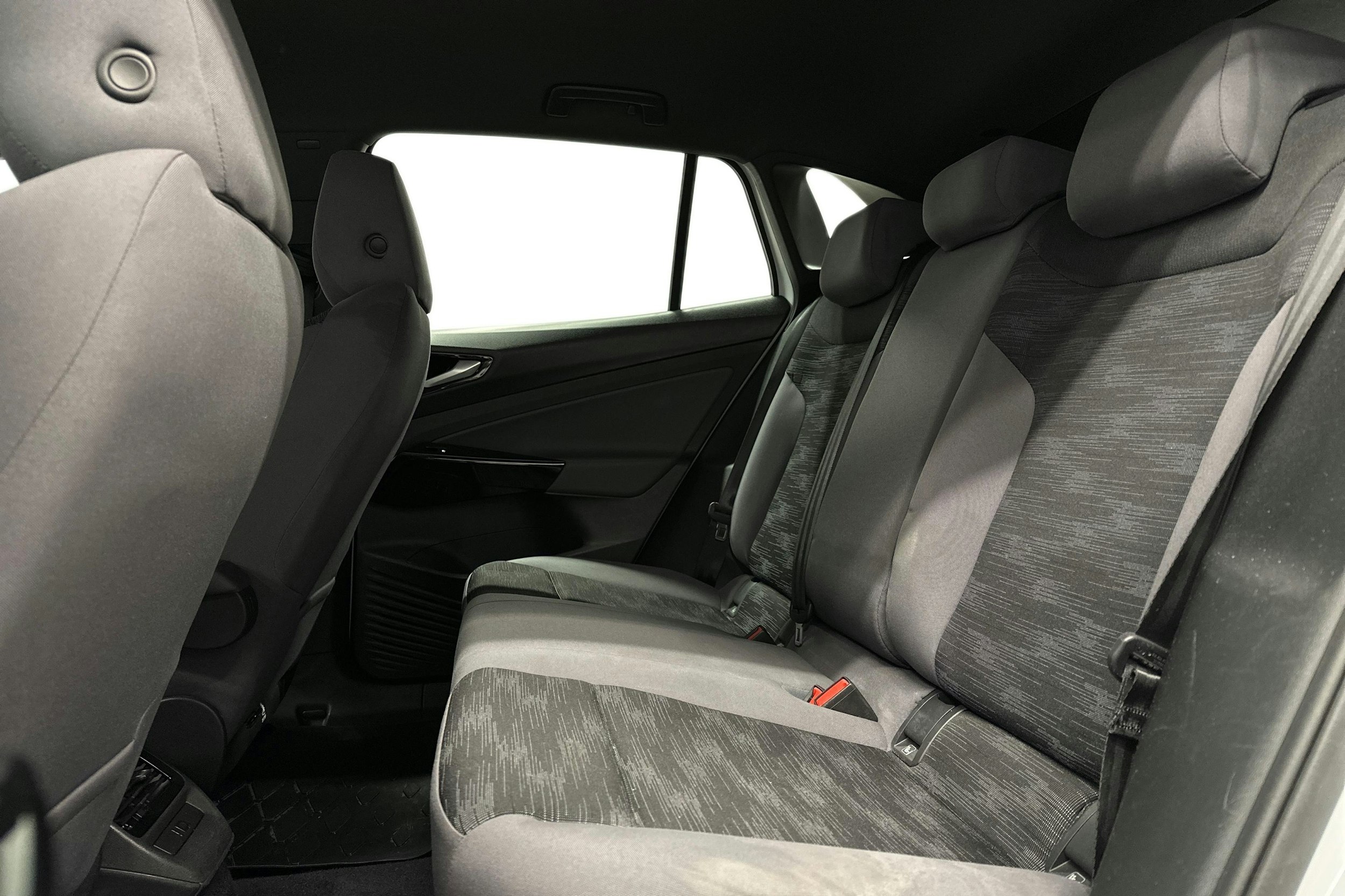 valkoinen Volkswagen ID.4 2022 kuva 10.