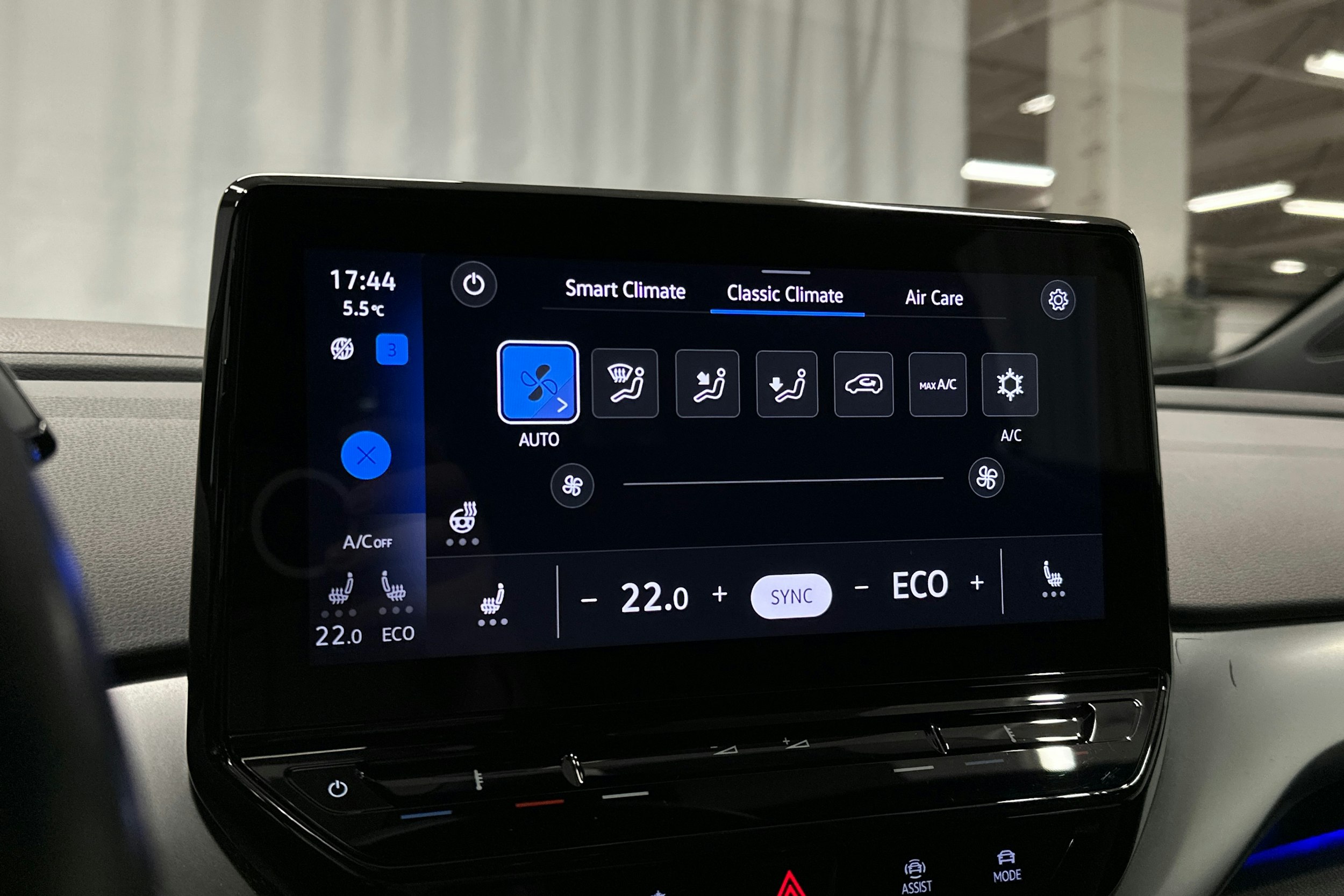 valkoinen Volkswagen ID.4 2022 kuva 23.