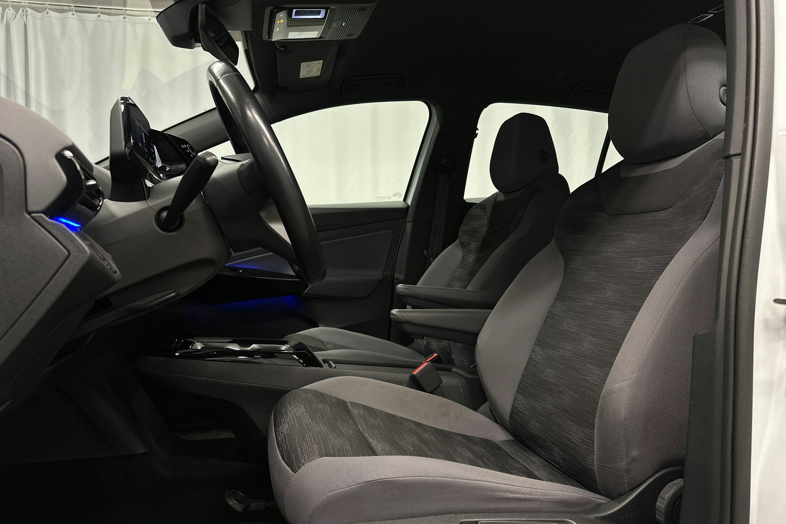 valkoinen Volkswagen ID.4 2022 kuva 25.