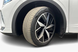 valkoinen Volkswagen ID.4 2022 kuva 9.