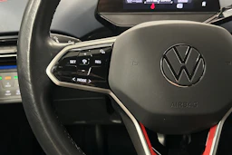 valkoinen Volkswagen ID.4 2022 kuva 11.