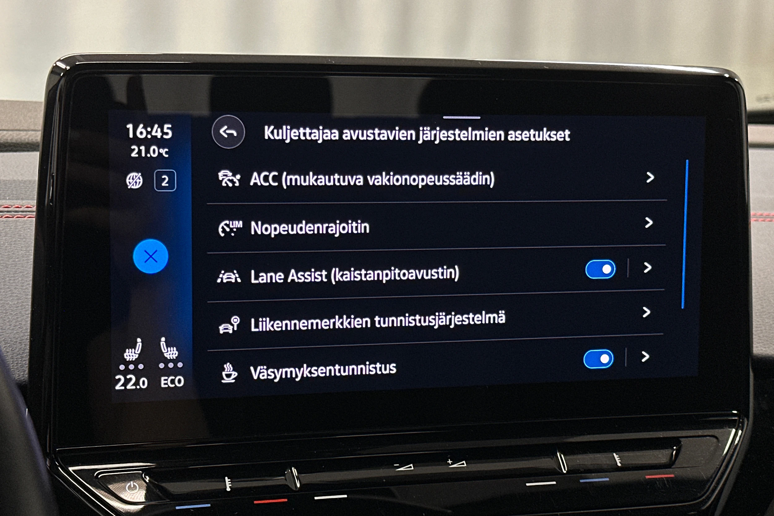 valkoinen Volkswagen ID.4 2022 kuva 28.