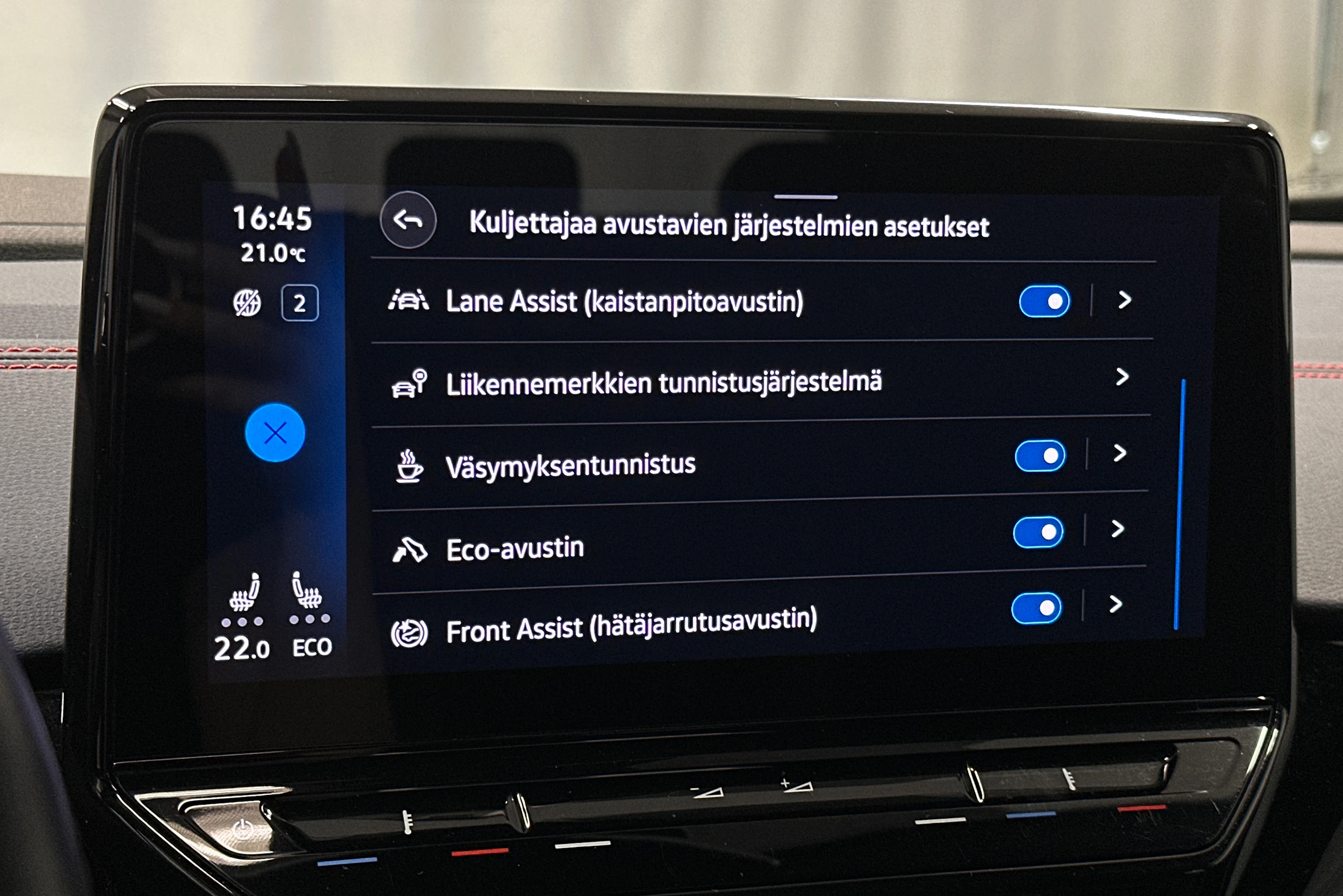 valkoinen Volkswagen ID.4 2022 kuva 29.