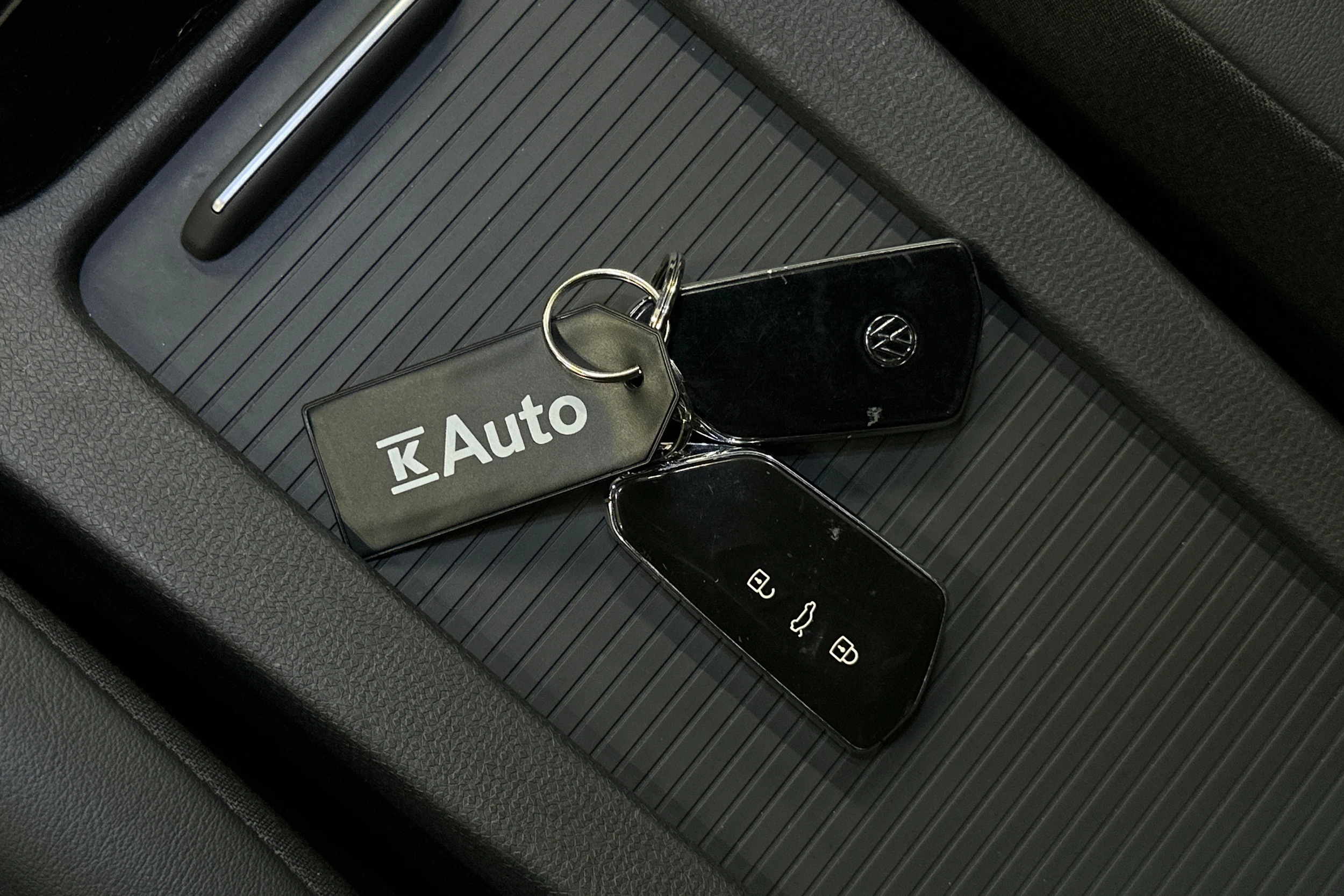 valkoinen Volkswagen ID.4 2022 kuva 37.