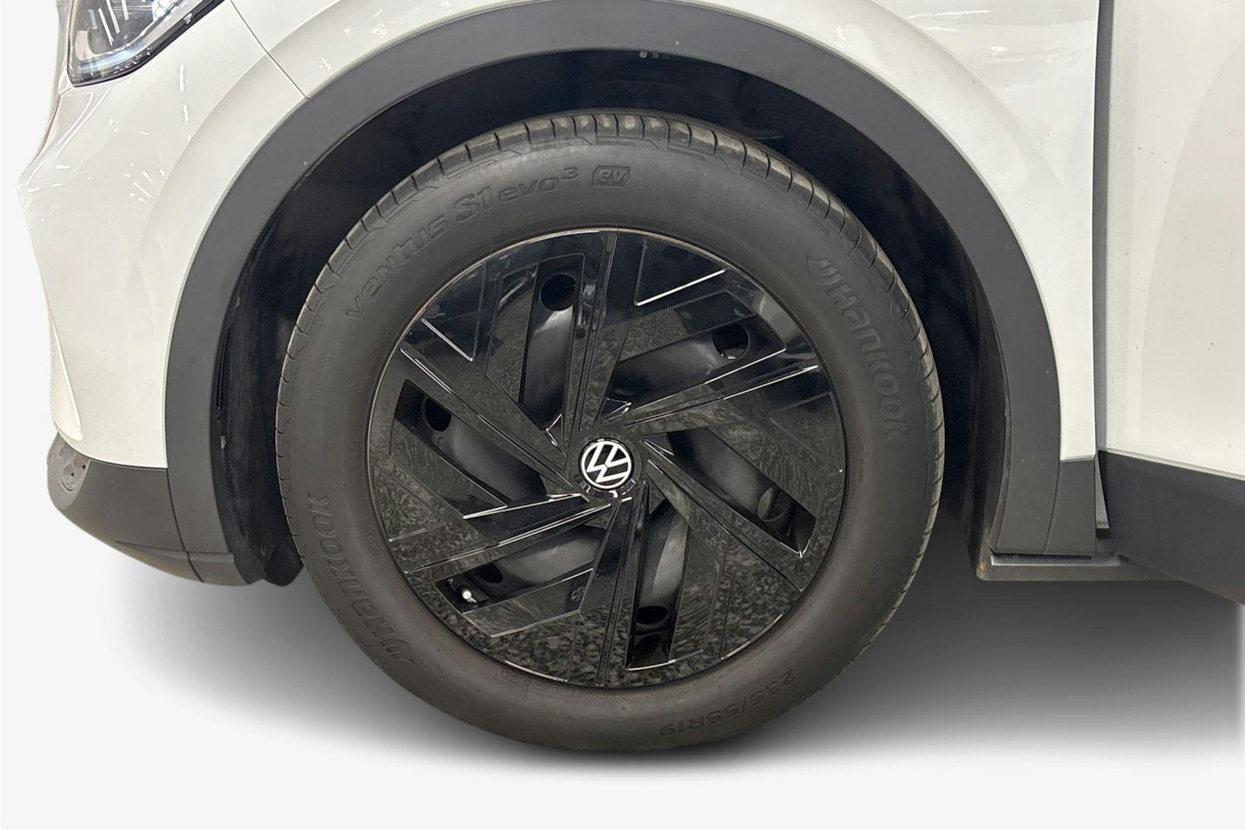 valkoinen Volkswagen ID.4 2022 kuva 11.