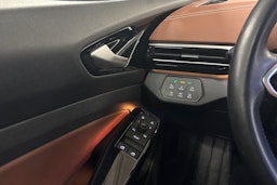 valkoinen Volkswagen ID.4 2022 kuva 17.
