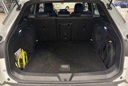 valkoinen Volkswagen ID.4 2022 kuva 20.