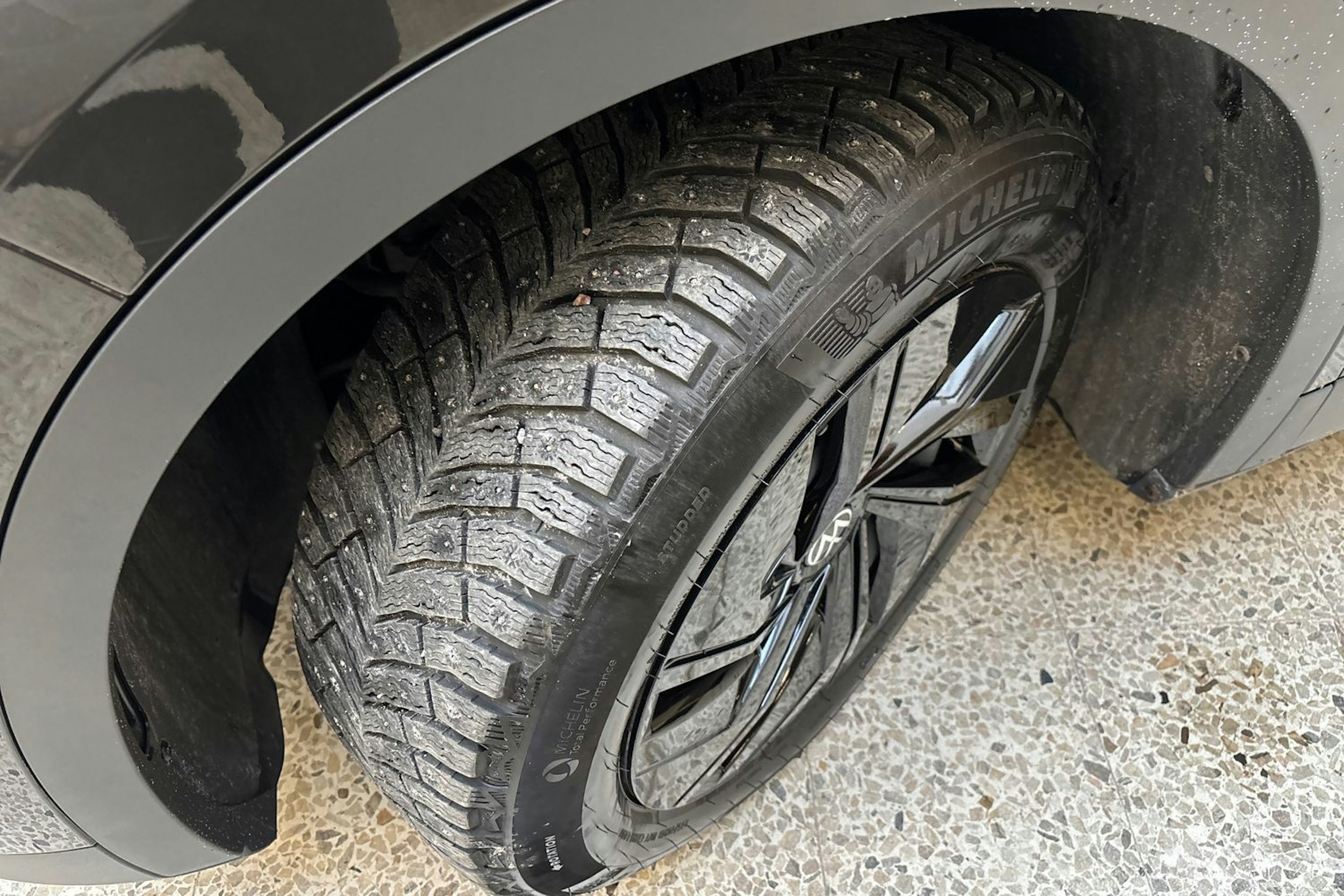 harmaa Volkswagen ID.4 2022 kuva 14.