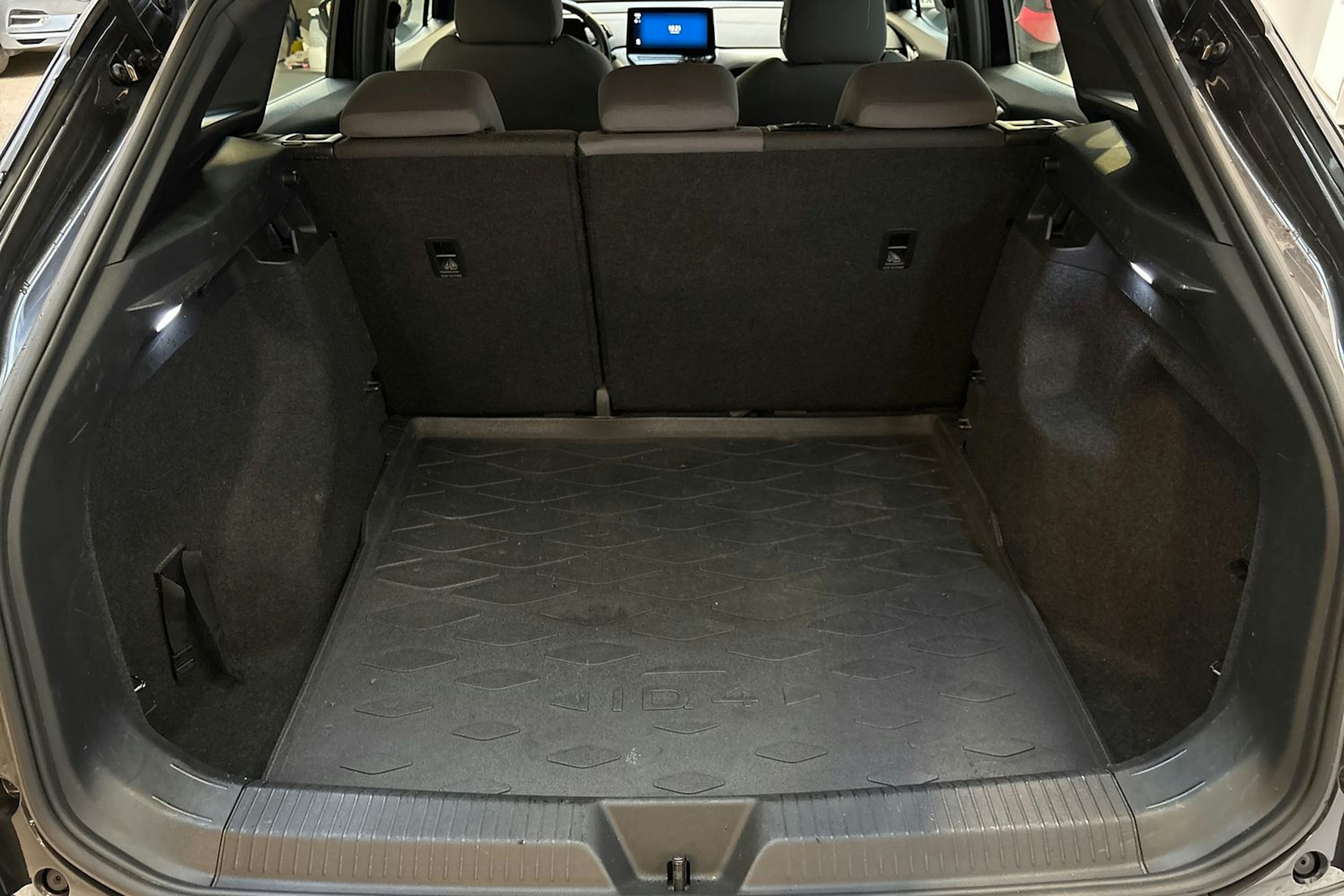 harmaa Volkswagen ID.4 2022 kuva 16.