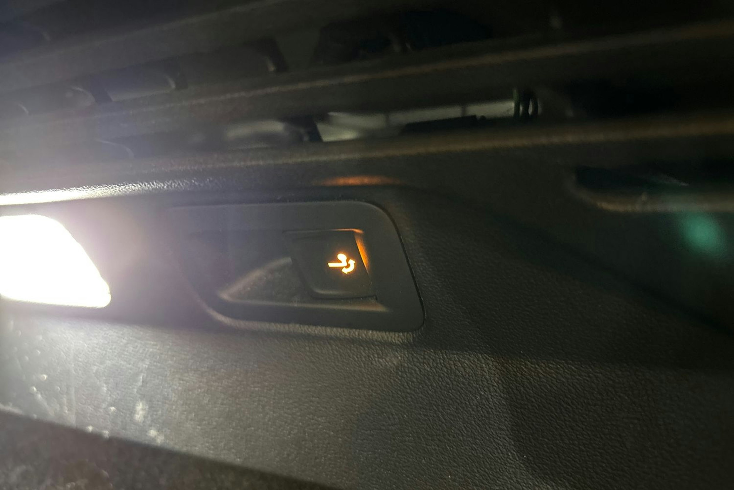 harmaa Volkswagen ID.4 2022 kuva 17.