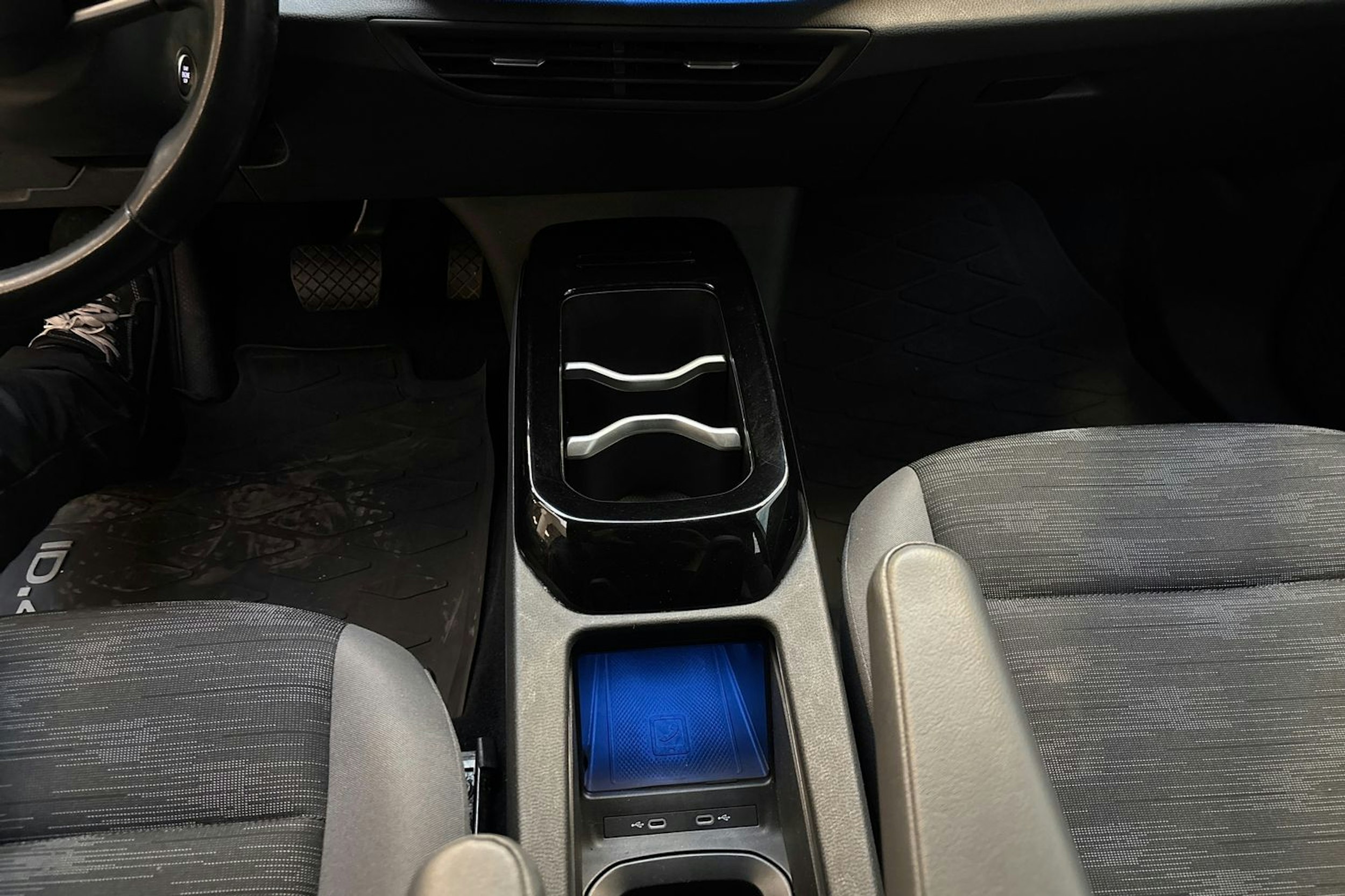 harmaa Volkswagen ID.4 2022 kuva 27.