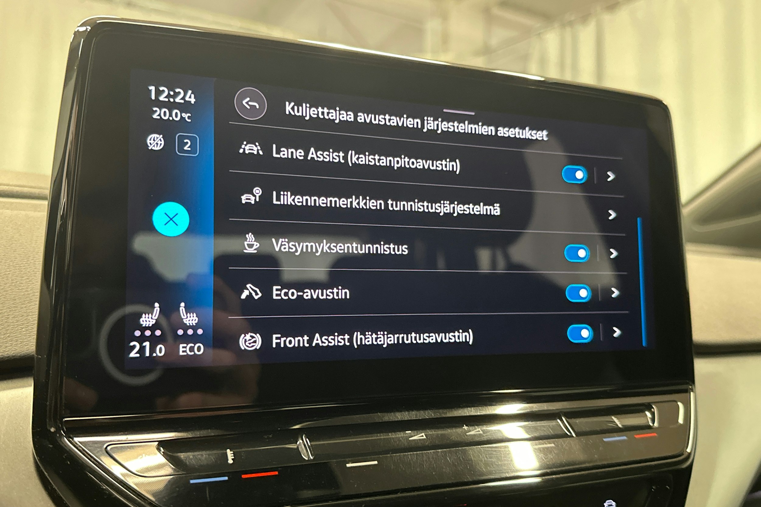 sininen Volkswagen ID.4 2022 kuva 24.