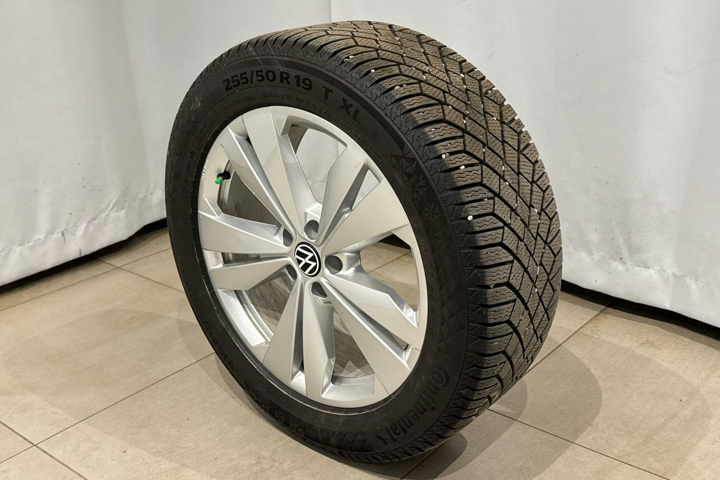 valkoinen Volkswagen ID.4 2022 kuva 13.