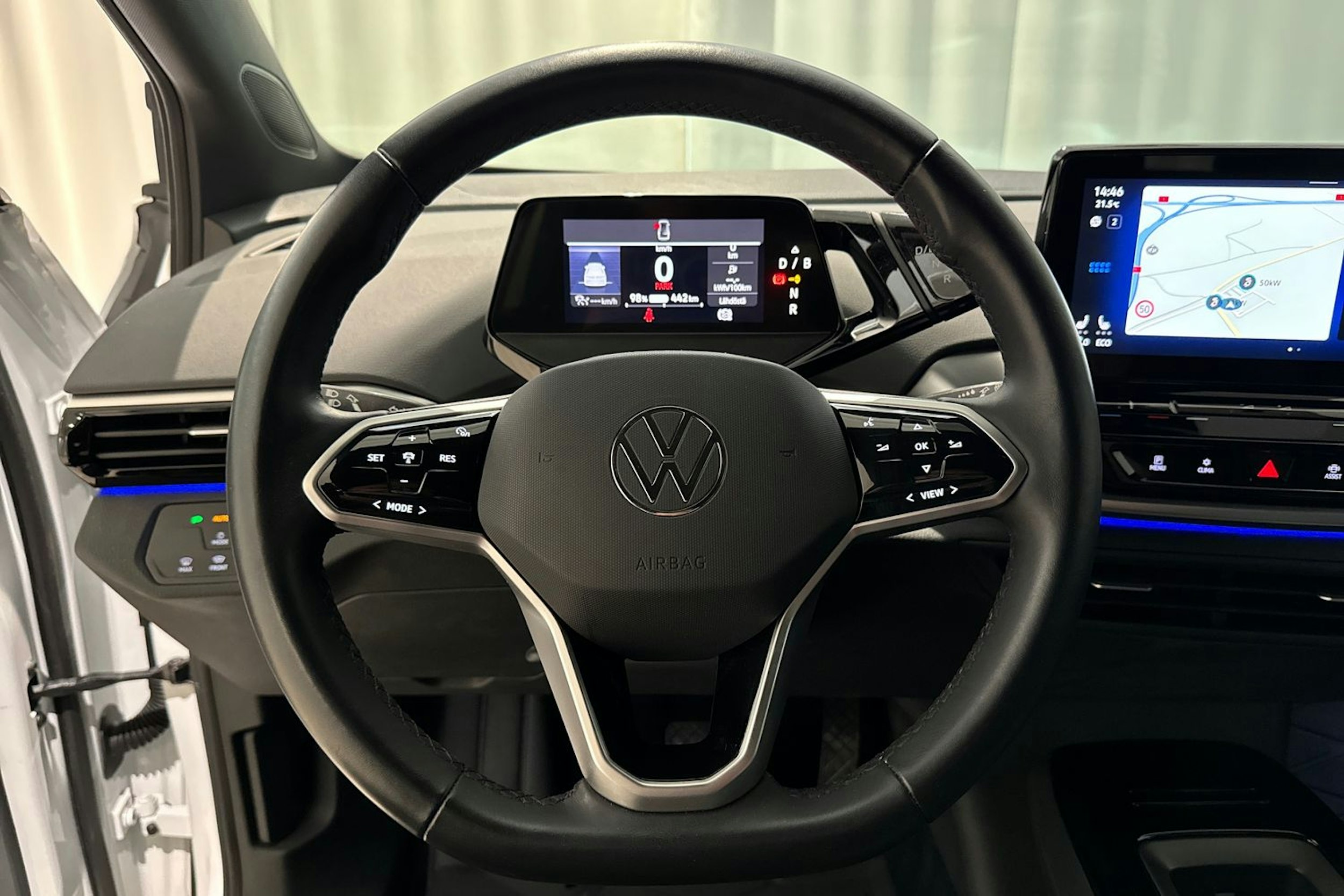 valkoinen Volkswagen ID.4 2022 kuva 15.