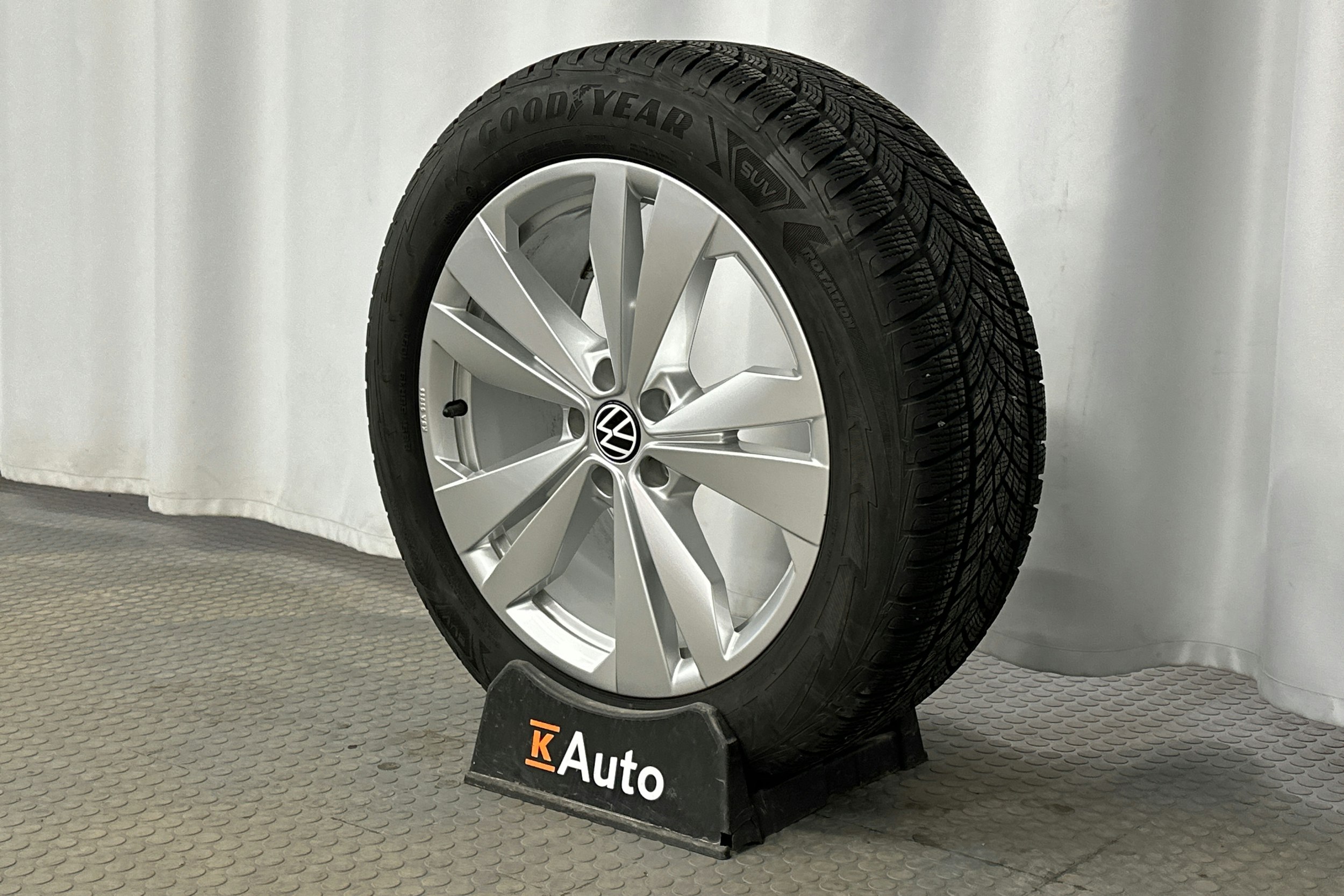 hopea Volkswagen ID.4 2023 kuva 10.