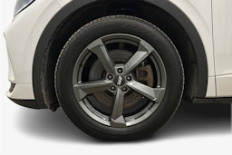 valkoinen Volkswagen ID.4 2022 kuva 9.