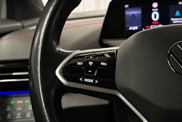 valkoinen Volkswagen ID.4 2022 kuva 11.