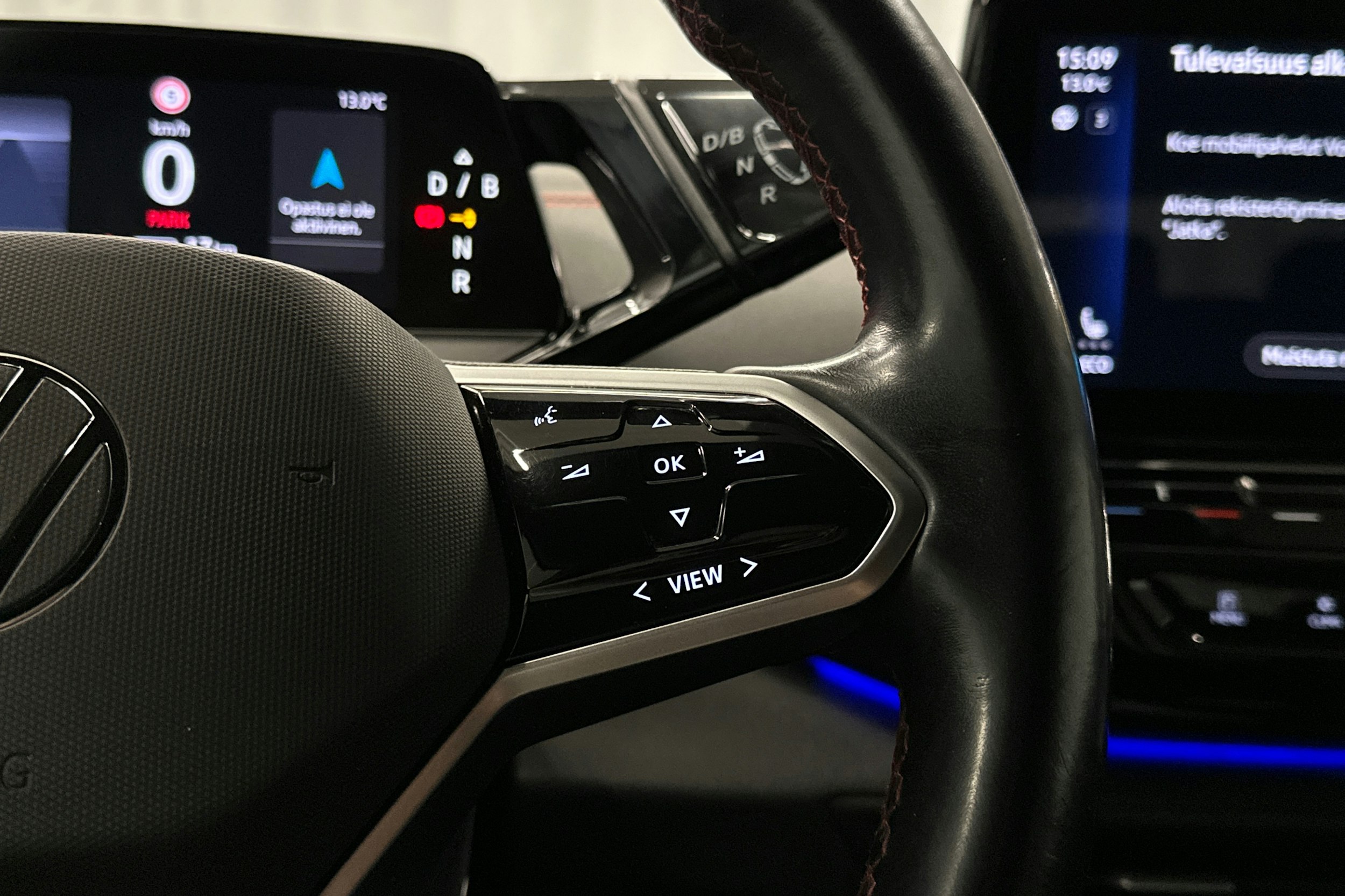 valkoinen Volkswagen ID.4 2022 kuva 12.