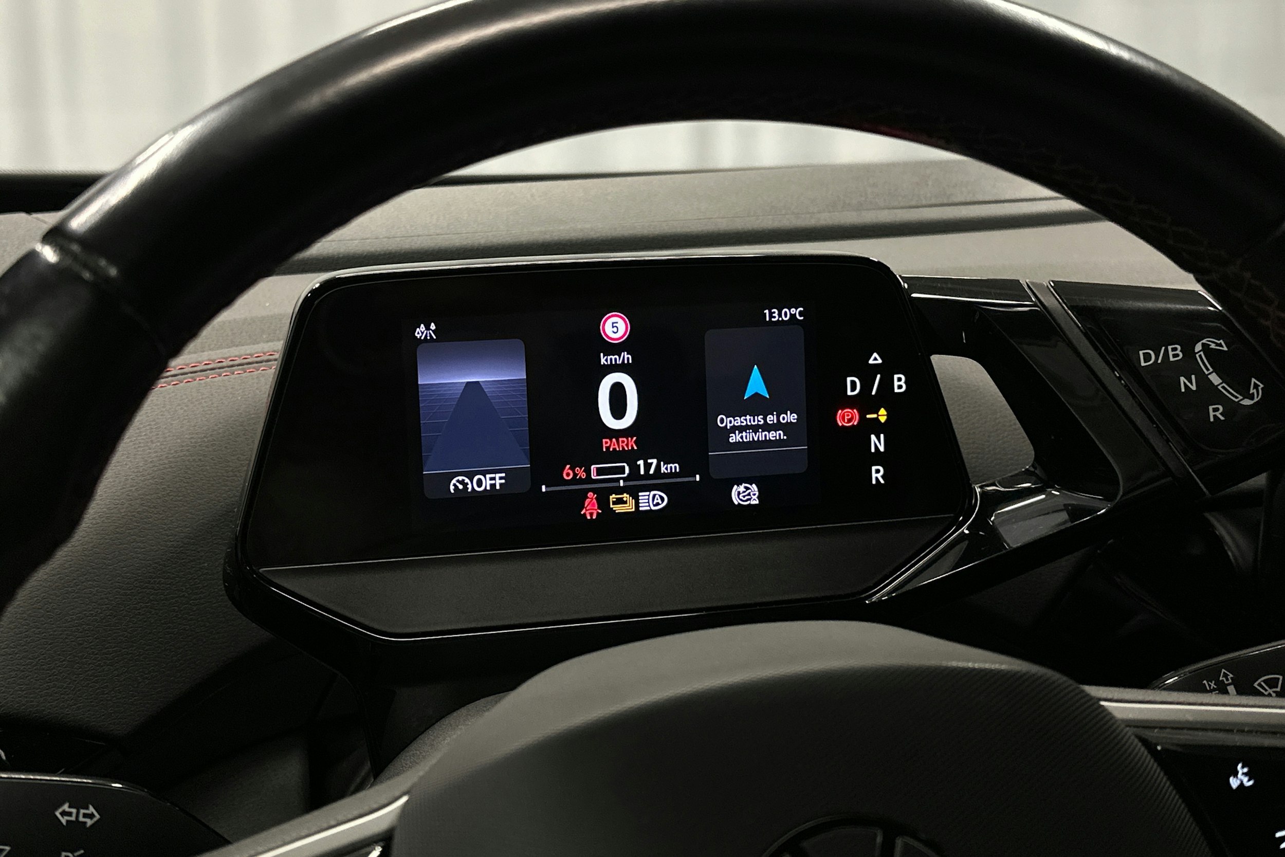 valkoinen Volkswagen ID.4 2022 kuva 13.