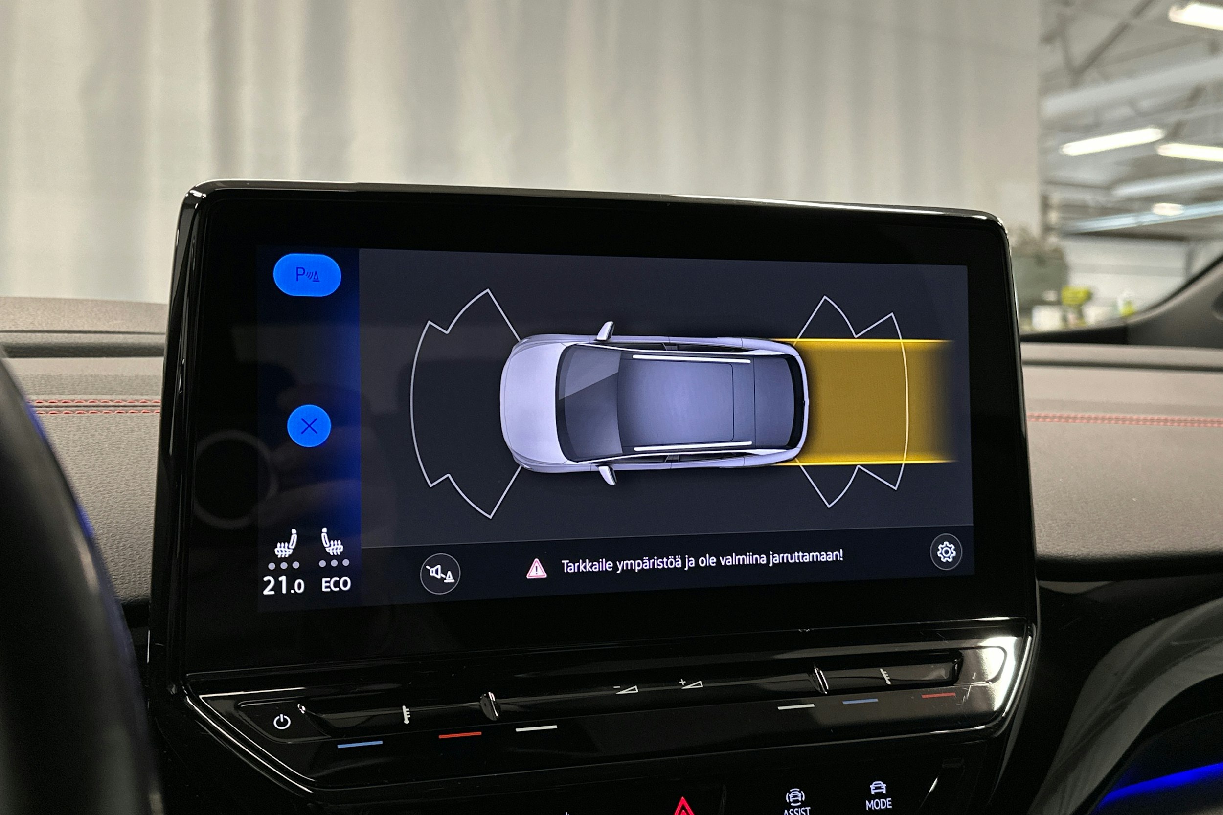 valkoinen Volkswagen ID.4 2022 kuva 15.