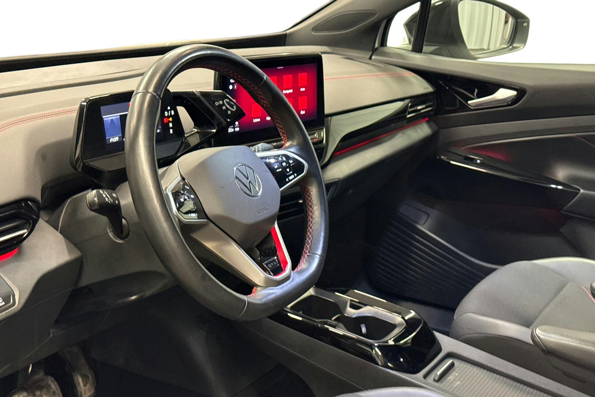 valkoinen Volkswagen ID.4 2023 kuva 6.