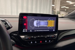 valkoinen Volkswagen ID.4 2023 kuva 15.